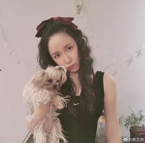 娄艺潇的生活照