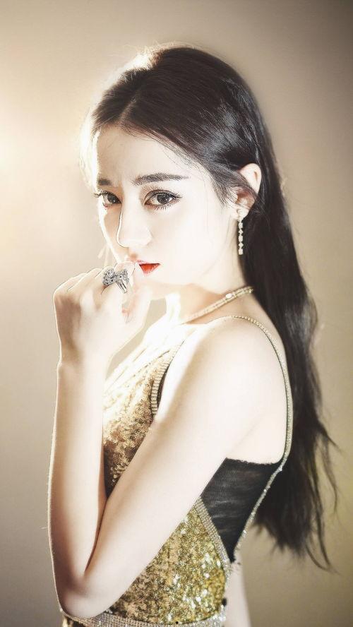 迪丽冷巴个人资料,多才多艺的维吾尔族歌手，闪耀舞台的璀璨之星