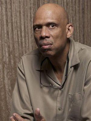 贾巴尔个人资料,科比·布莱恩特传奇生涯回顾与贾巴尔辉煌成就并辉